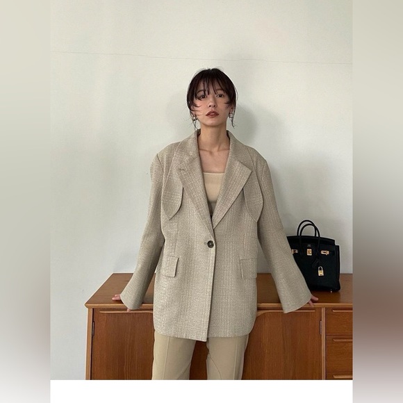 Classic blazer with bowtie for women - Picture 12 of 13